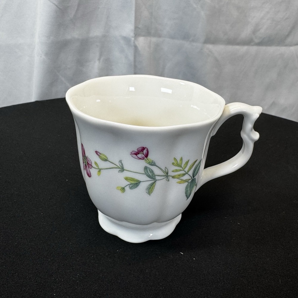 Vintage Nantucket Home  16. fl. oz Tea‎ / Coffee Cup White With Flowers
